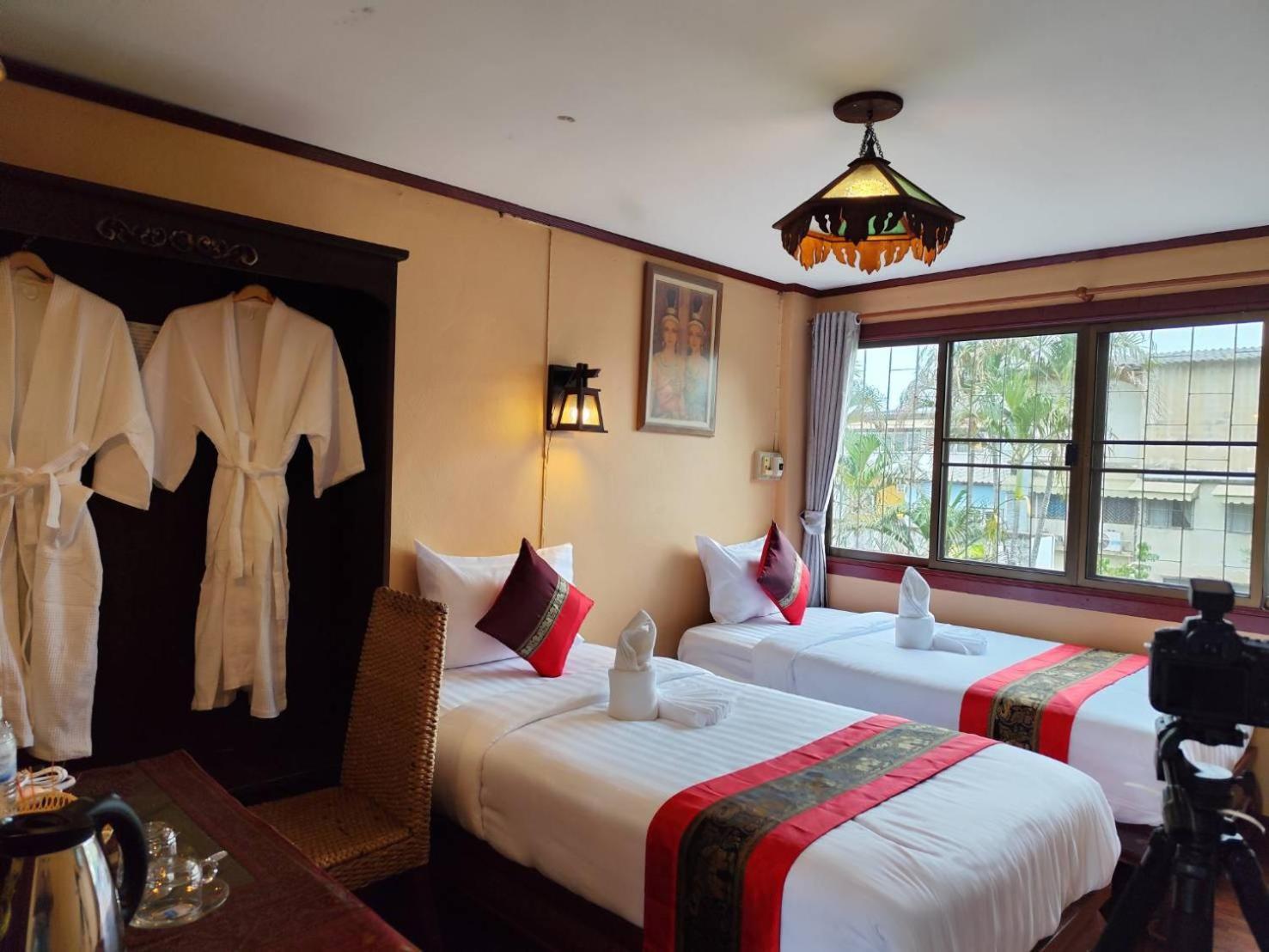 S.K. House 1 Hotel Chiang Mai Bagian luar foto